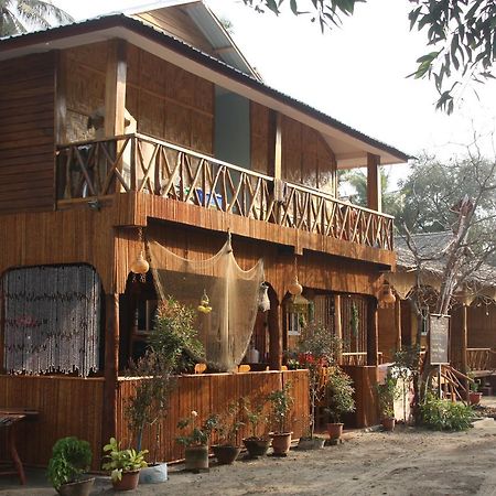 Soe Ko Ko Beach House & Restaurant Ngwesaung Exterior photo