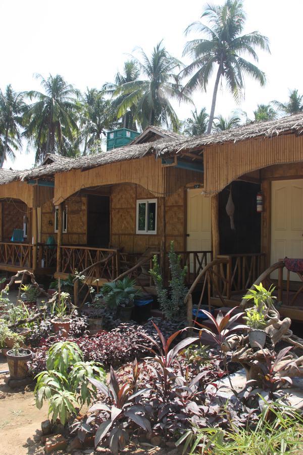Soe Ko Ko Beach House & Restaurant Ngwesaung Exterior photo