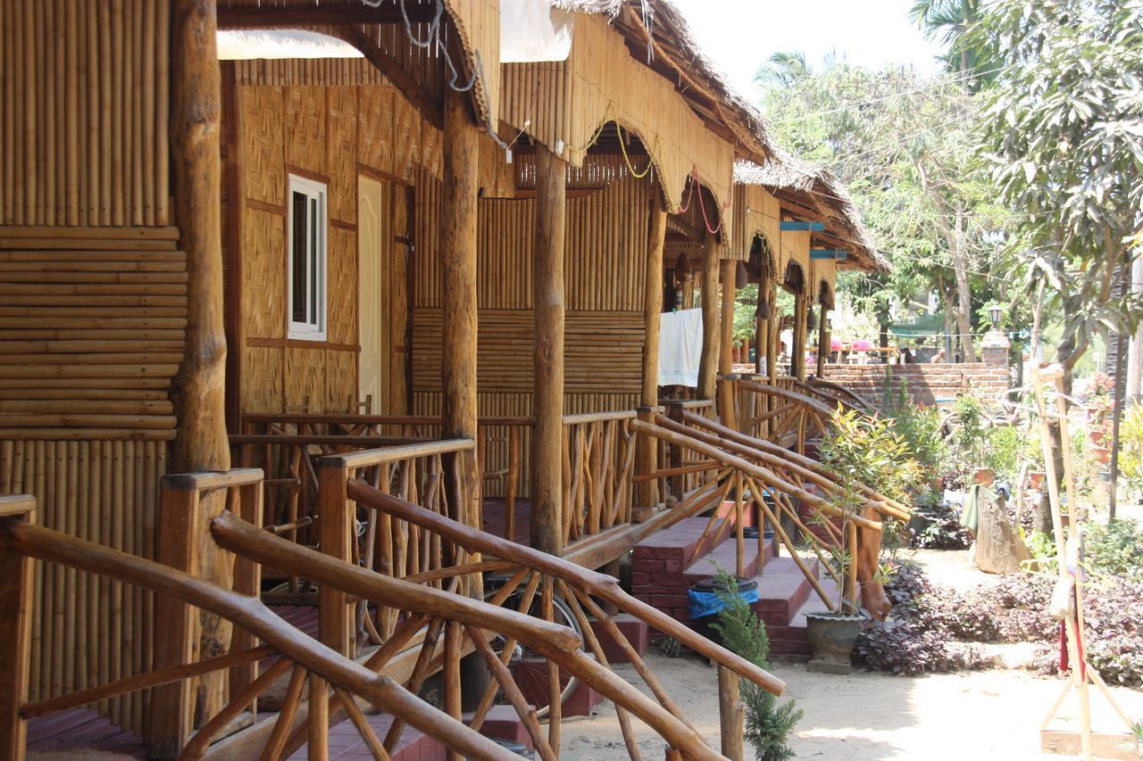 Soe Ko Ko Beach House & Restaurant Ngwesaung Exterior photo